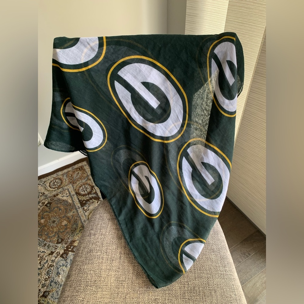 Green Bay Packers Infinity Scarf - Picture 2 of 5